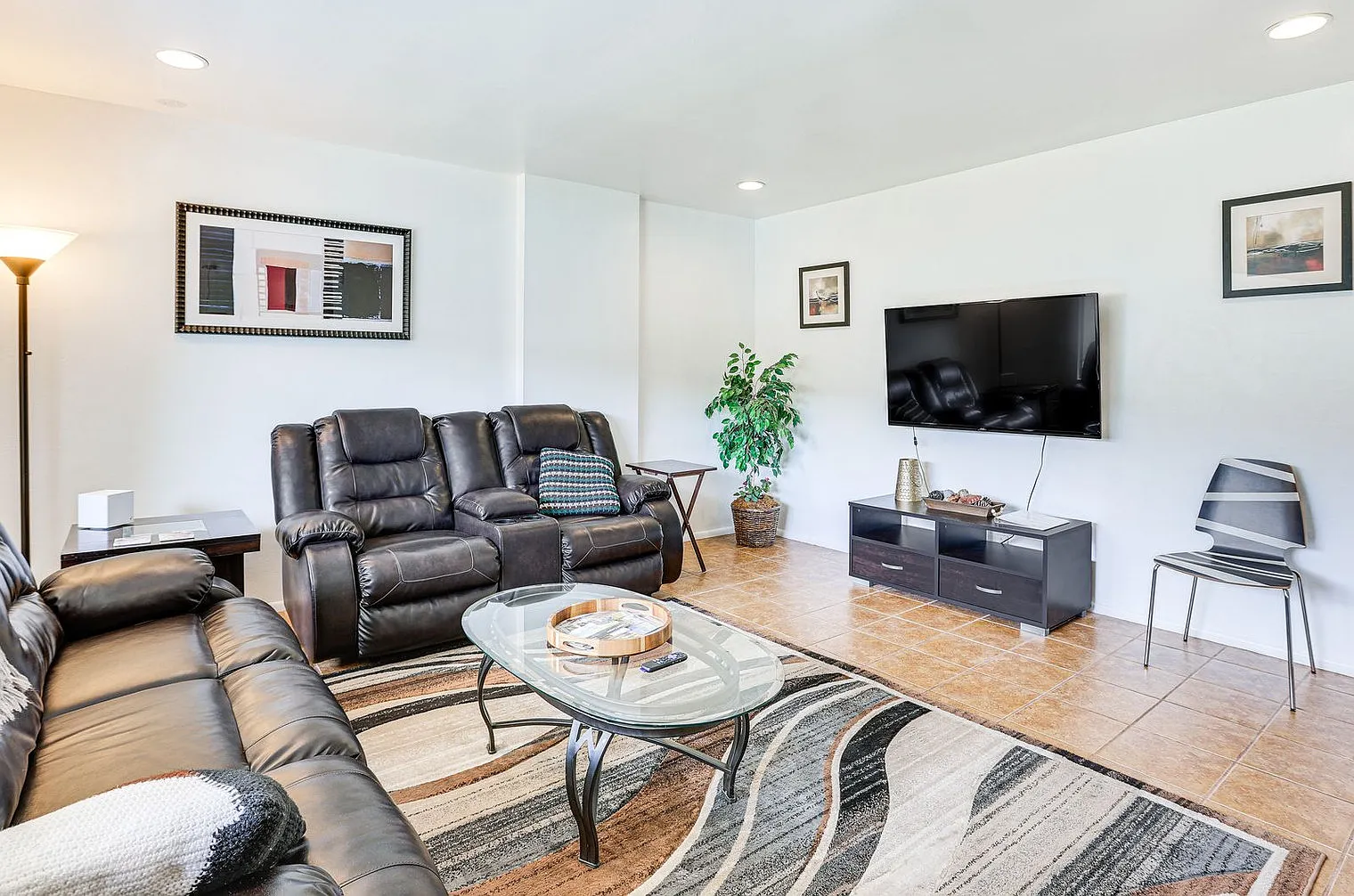 2 bed, 1.0 bath, 979 sqft, $2,689 — Photo 3