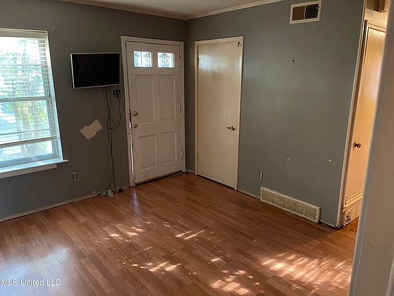 2nd image of 2873 Briarwood Dr