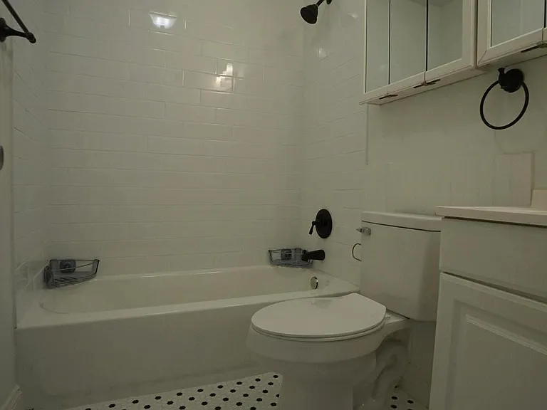 539 Turner St — Photo 10