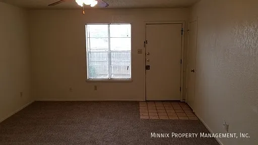2119 S Loop 289 #B — Photo 3