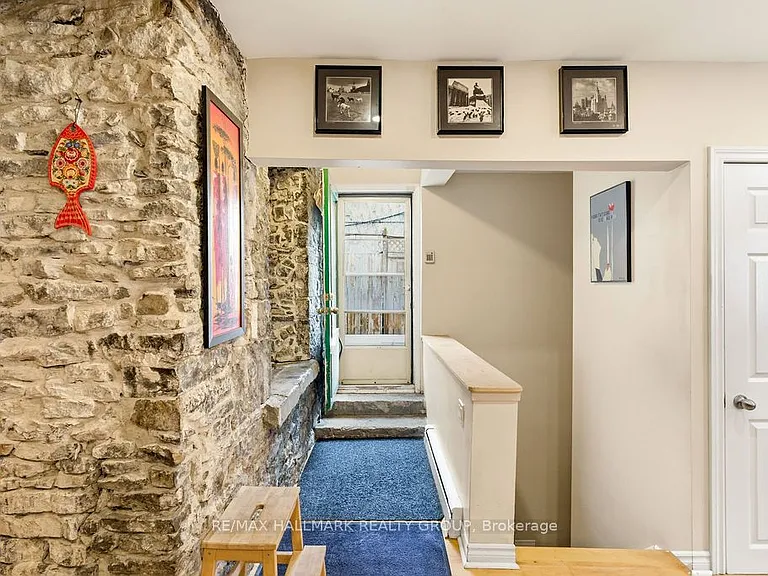 176 King Edward Ave — Photo 30