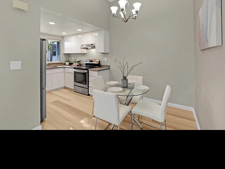 Briartree Dr — Photo 1