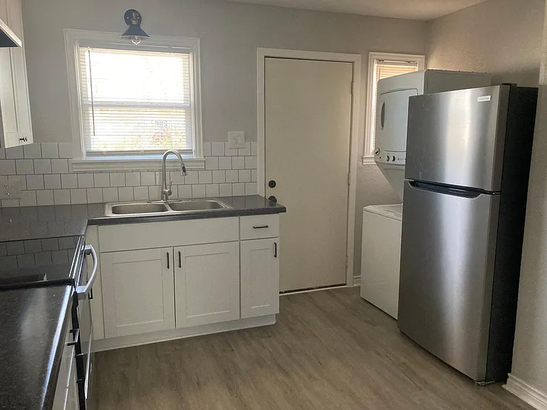 211 W Church St — Photo 5