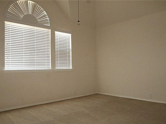 5th image of 11380 Chaucer Dr