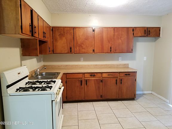 2nd image of 513 11TH Street