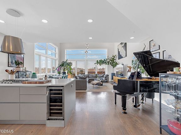 5th image of 2216 W Armitage Ave APT 4D