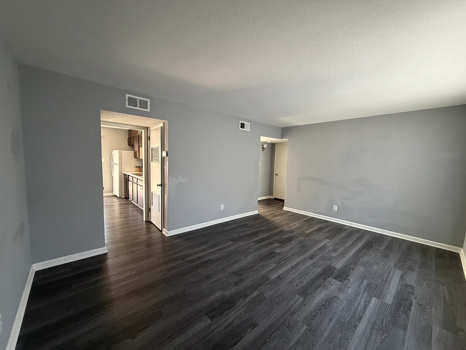 2 bed, 1.5 bath, 1000 sqft, $1,325 — Photo 3