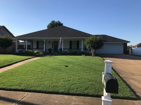 3806 Green Brook Dr, Northport, AL 35475
