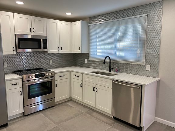 3rd image of 7636 Vallejo St