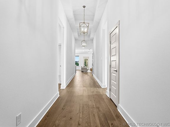 3rd image of 12741 Post Oak Cir