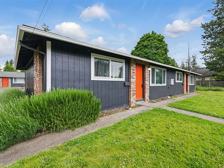 Comfort & Convenience in the Heart of Lents! — Photo 20