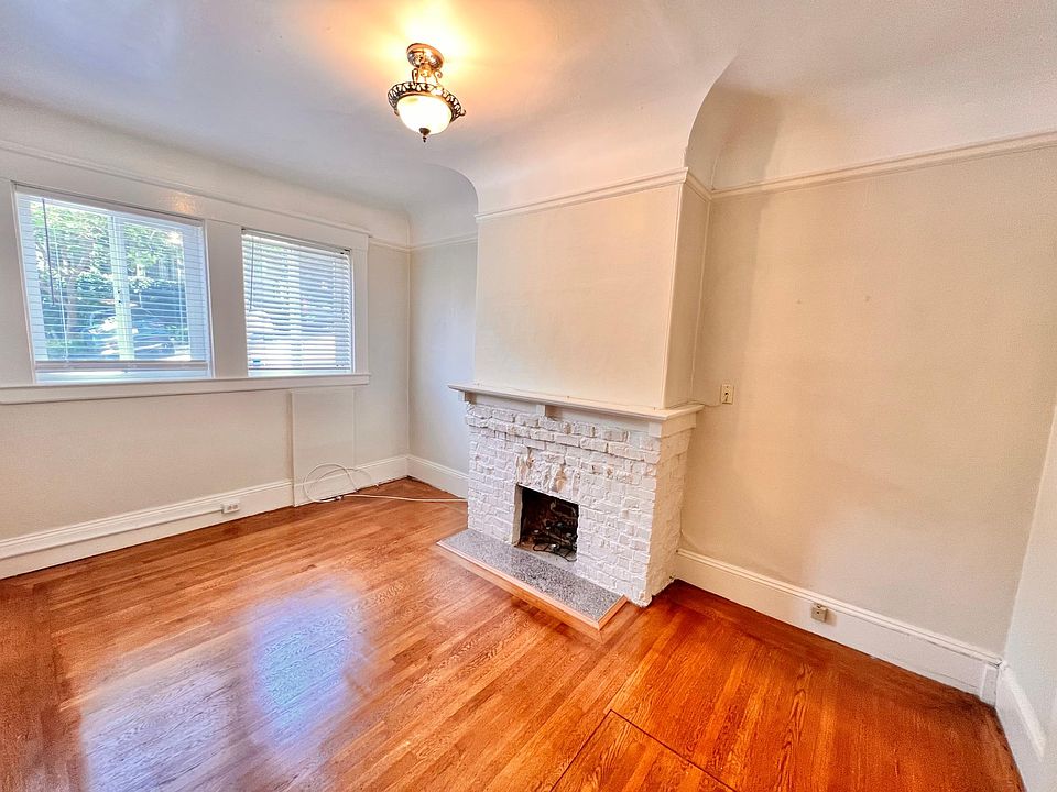 1st image of 2210 Baker St