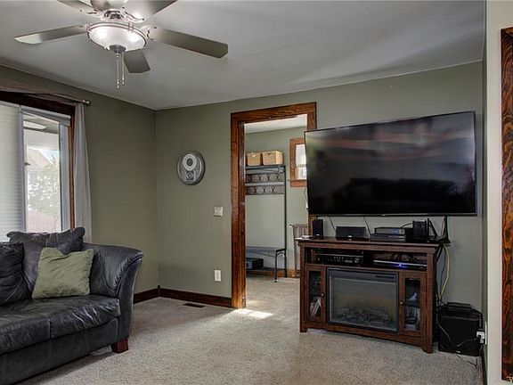 2nd image of 186 Warsaw St