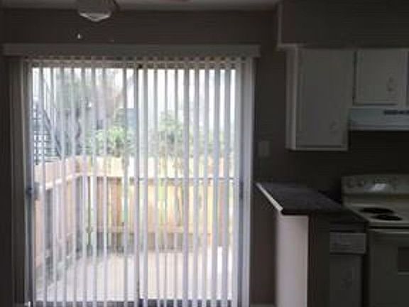 4th image of 5625 Antoine Dr #1607