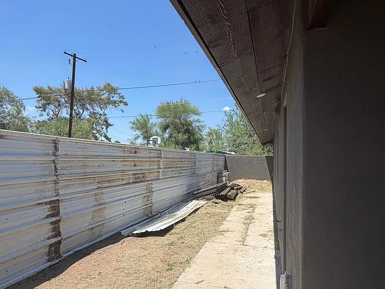 770 S Bryant Ave — Photo 4