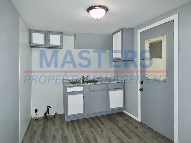 237 Yondota St — Photo 2