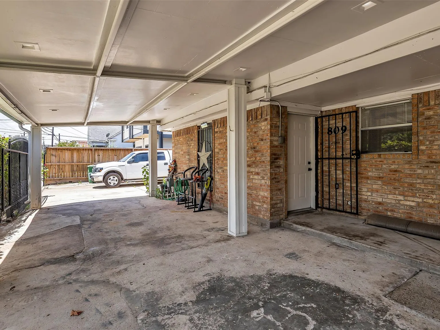 2 bed, 1.0 bath, 1100 sqft, $2,000 — Photo 3