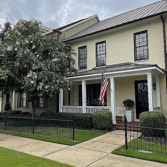 1st image of 717 Courtneyanna Pl