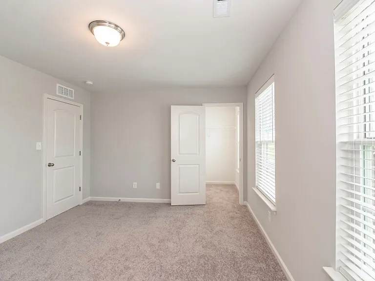 1124 Leanndra Park — Photo 25