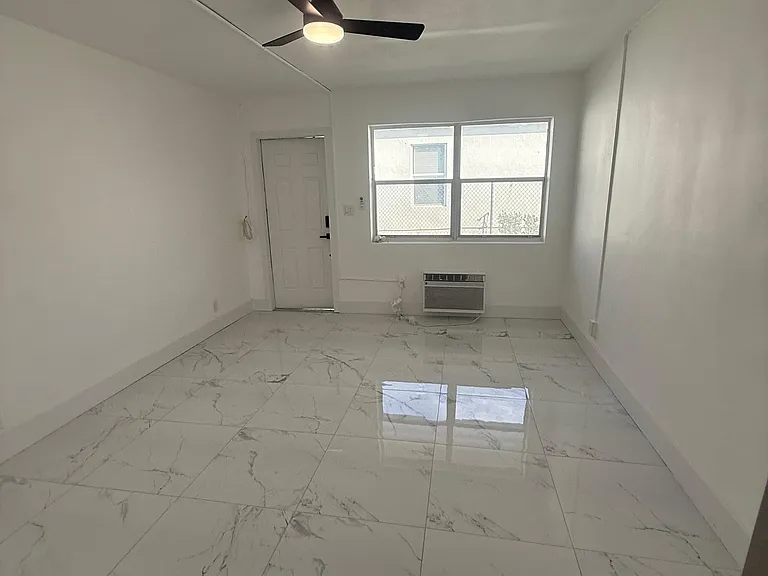 1225 NW 2nd St #3 — Photo 2