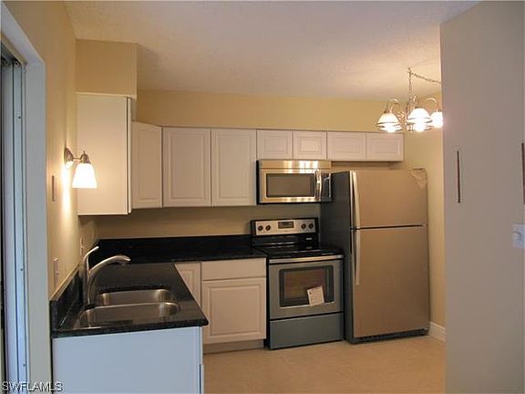 3rd image of 7400 College Pkwy APT 9A