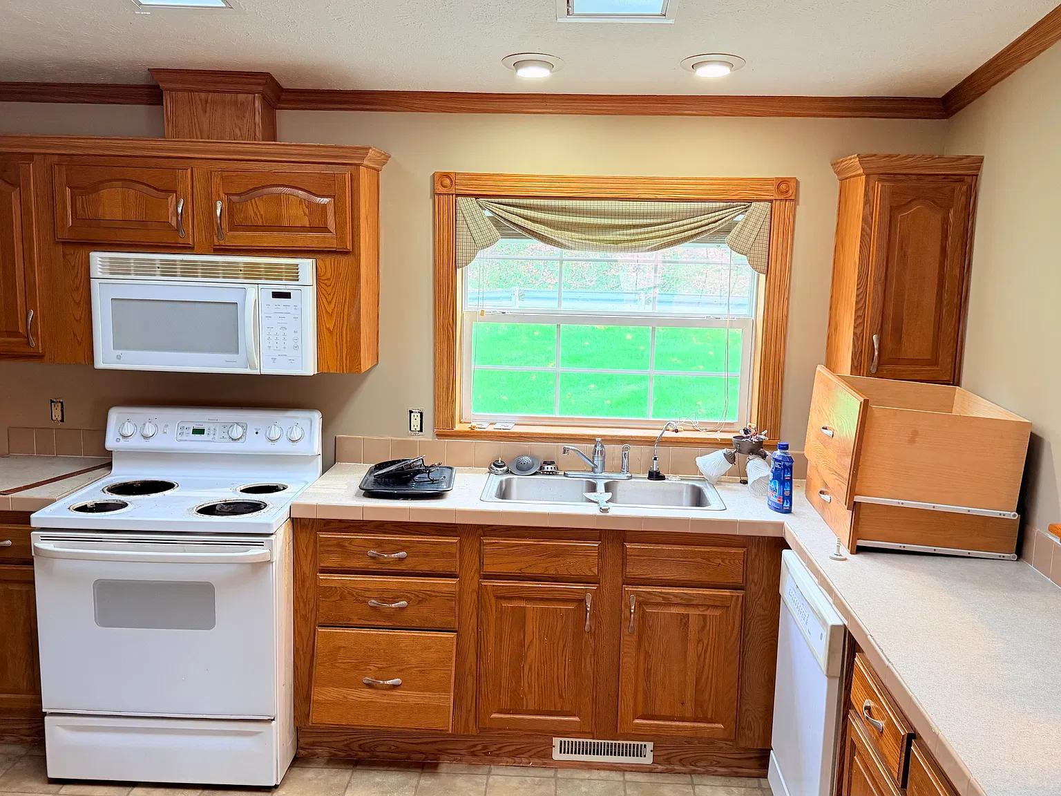 3 bed, 1352 sqft, $1,325 — Photo 3