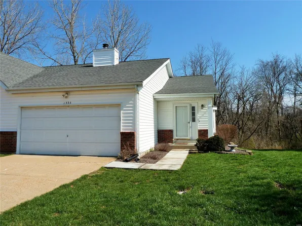 1335 Eagles Way Ct, Hazelwood, MO 63042