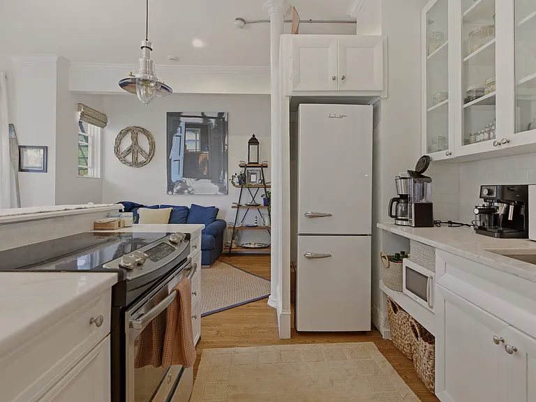 67 Perry St #5 — Photo 7