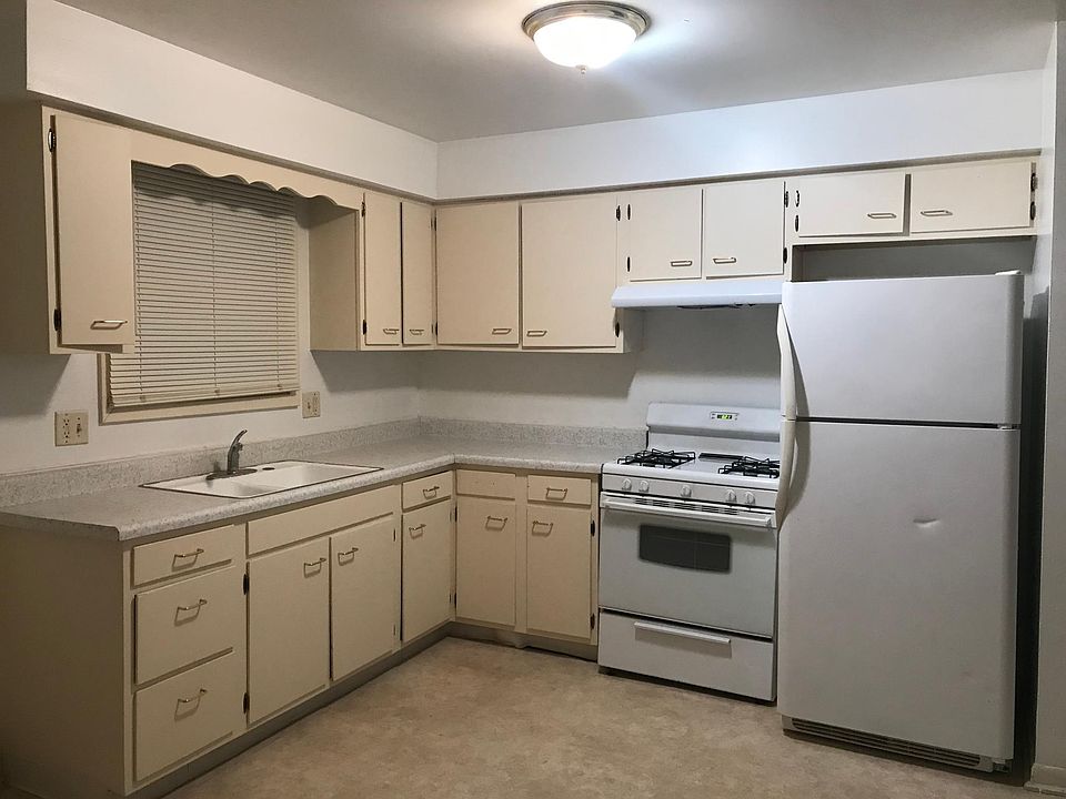 1st image of 393 Ann St APT 6