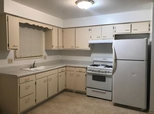 393 Ann St APT 6, South Elgin, IL 60177