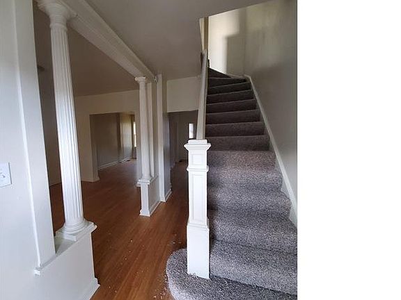 2nd image of 530 Chateau Ave