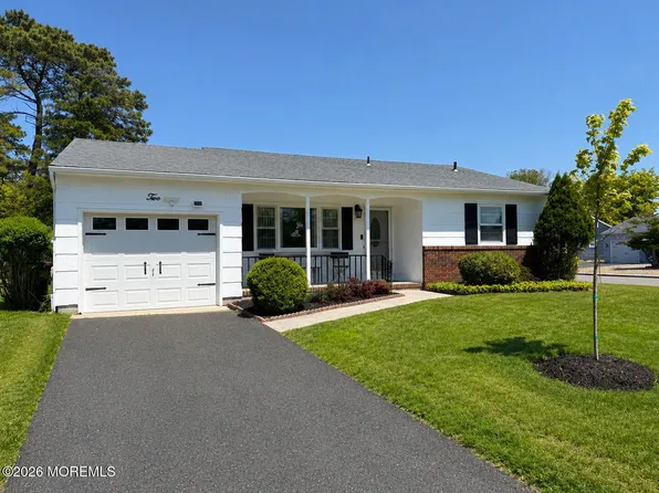 2 Brakenbury Drive, Toms River, NJ 08757