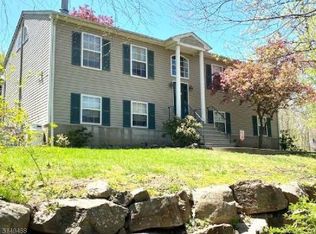 3 Windjammer Dr, Lake Hopatcong, NJ 07849