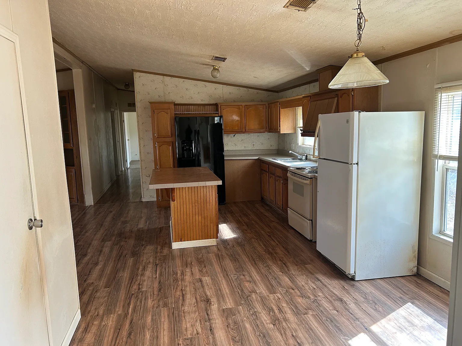 4 bed, 2128 sqft, $1,600 — Photo 4