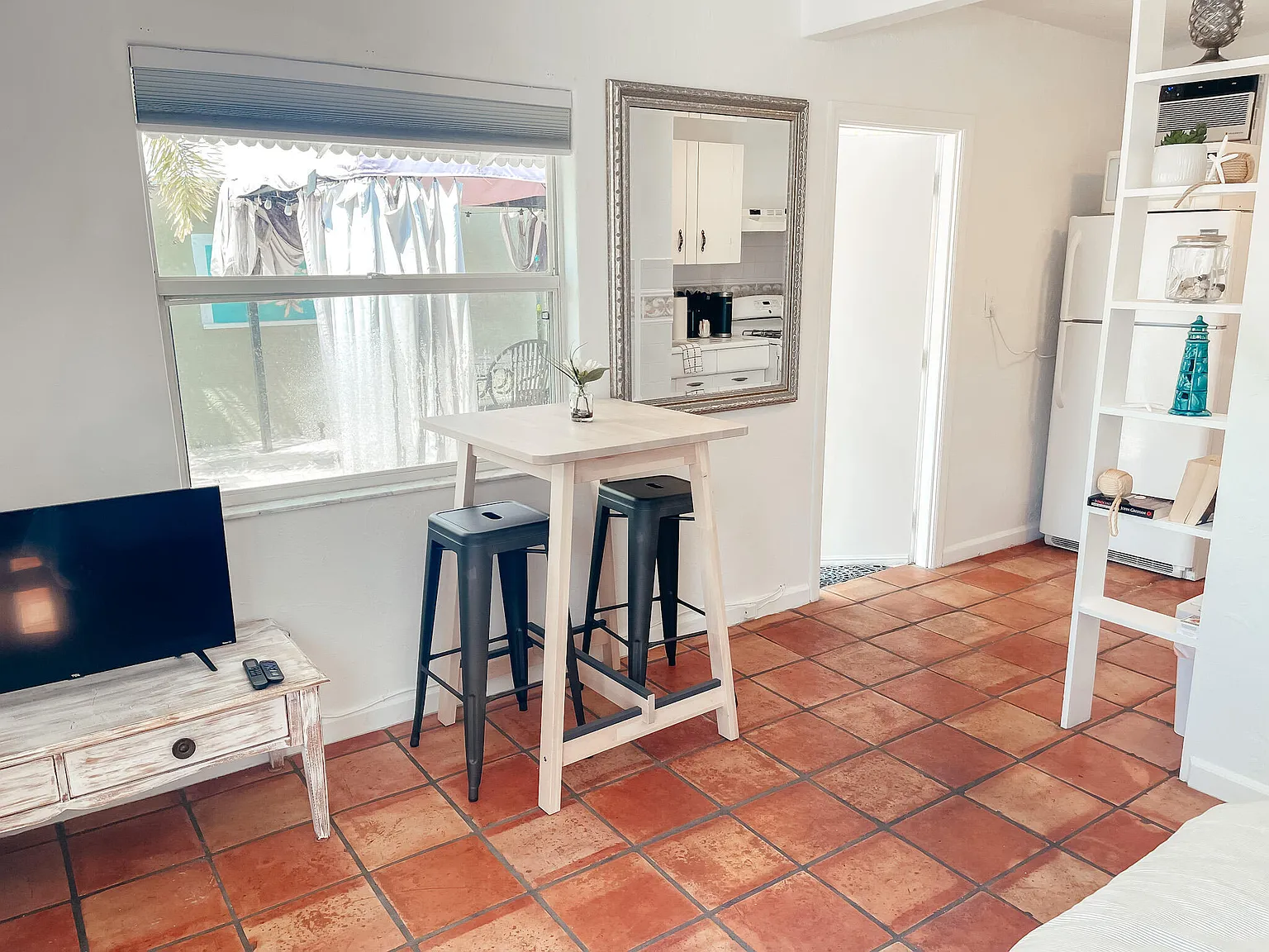 1 bed, 1.0 bath, 300 sqft, $1,600 — Photo 1
