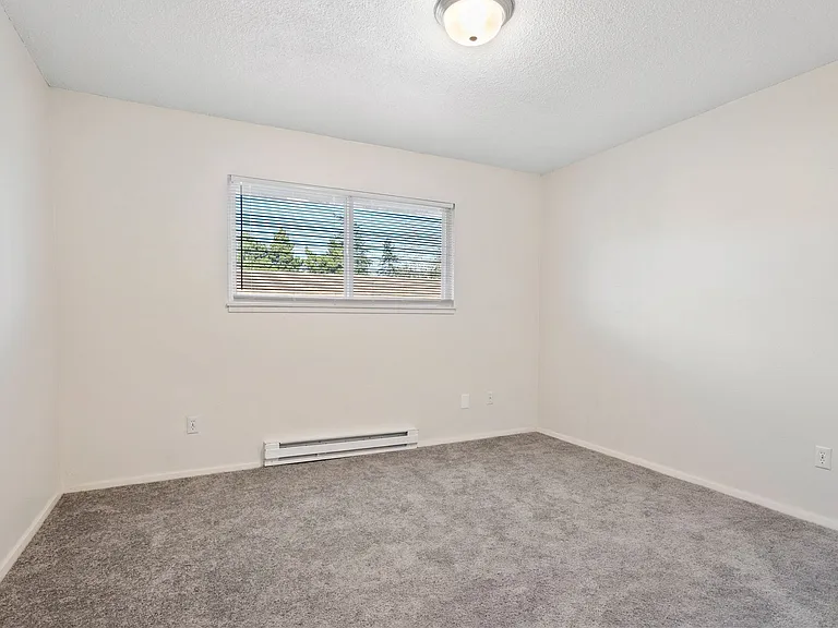 Emerald Grove Apartments — Photo 11