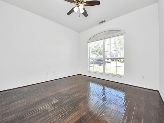 5th image of 207 Carlie Way