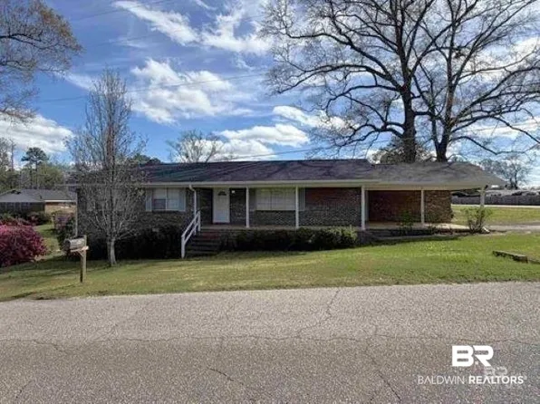 145 Foscue Ave, Grove Hill, AL 36451