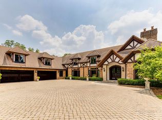 707 Deer Trail Ln, Oak Brook, IL