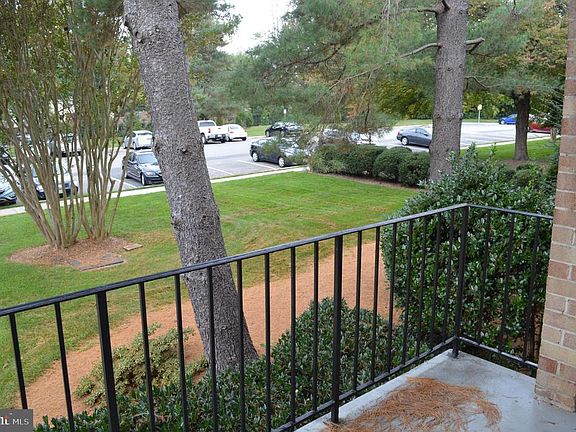 3rd image of 3991 Lyndhurst Dr APT 201