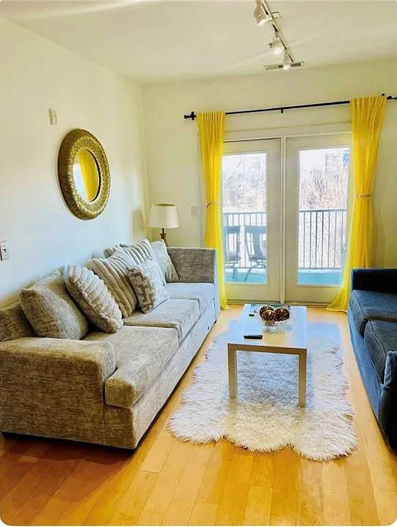 2 bed, 995 sqft, $3,000 — Photo 2