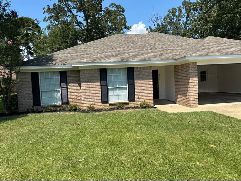 211 Stonecliff Dr — Photo 1