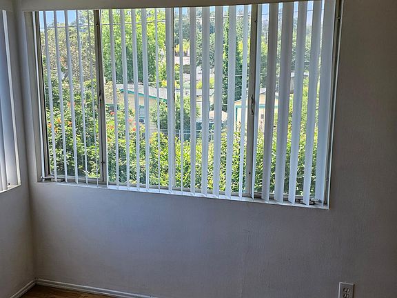 2nd image of 4650 Ellenwood Dr #1/2
