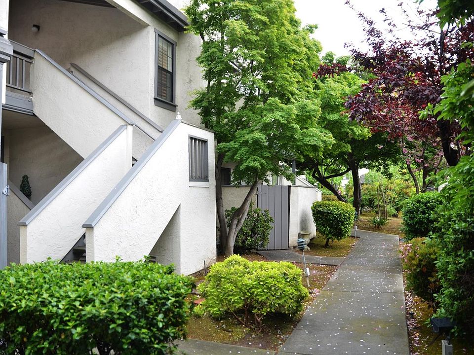 1st image of 617 La Maison Dr