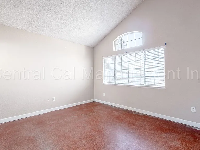 8004 Rushing River Ct — Photo 4