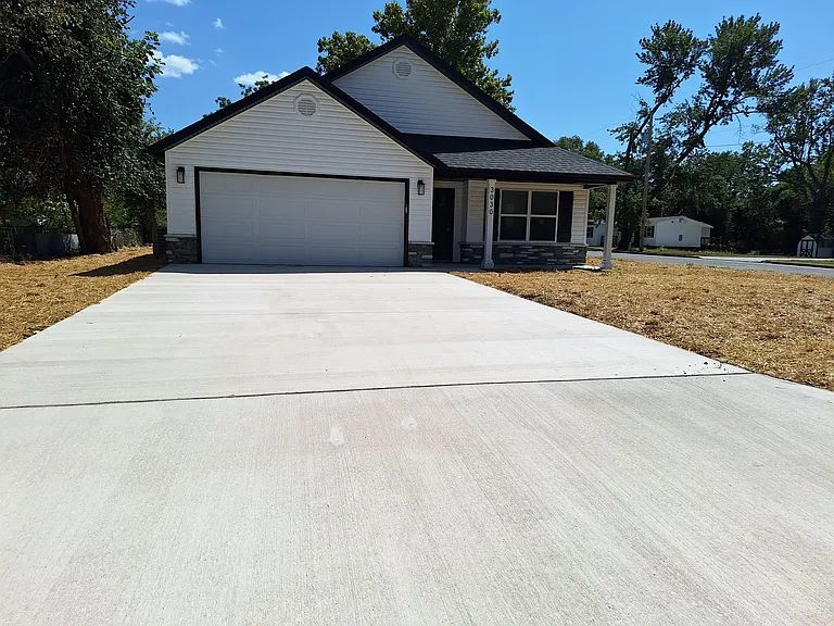 3030 W Perkins St — Photo 1