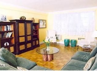 4 Putnam Hl APT 1F, Greenwich, CT 06830
