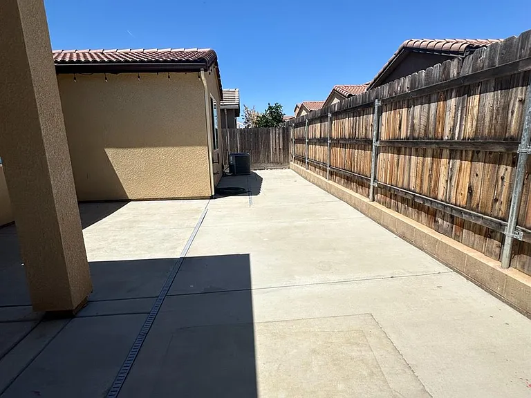 3587 Encino Ave — Photo 16