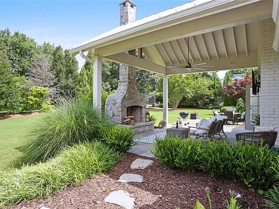 5th image of 215 Saddle Horn Cir