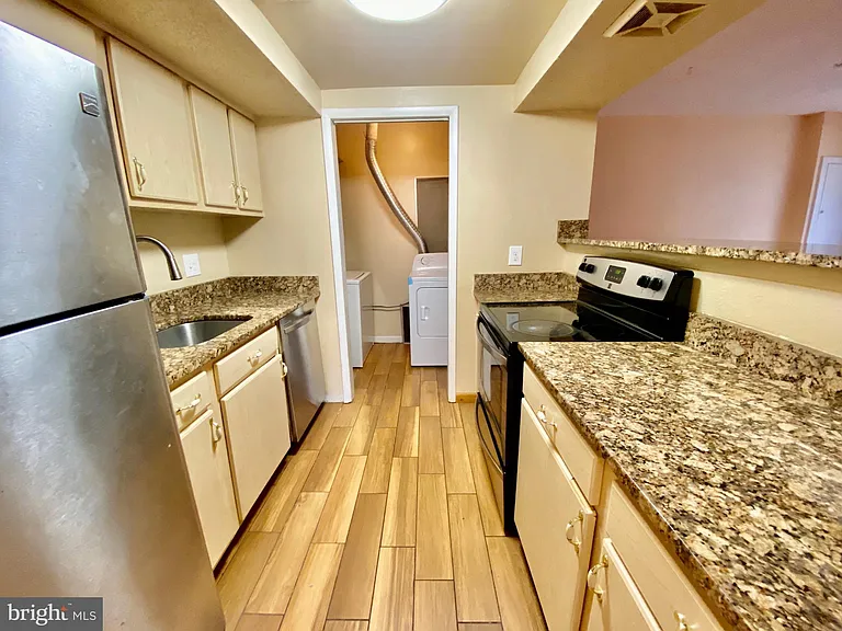 8864 Walutes Cir #C — Photo 3